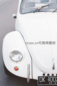 经典复古：白色甲壳虫汽车特写