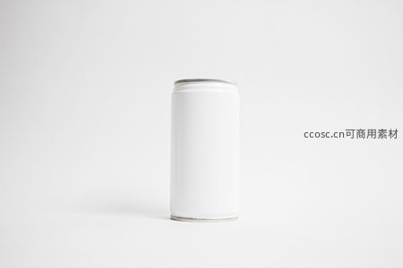 纯白易拉罐，简约设计空白模板