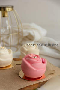 玫瑰造型慕斯蛋糕精致摆盘