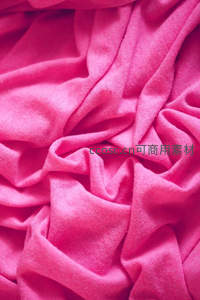 粉红色布料褶皱纹理特写背景