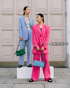 双人时尚穿搭街拍造型展示