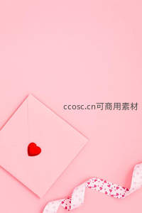 粉色信封与红心传递爱意