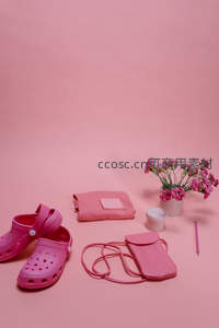 粉色系日常用品组合摆拍