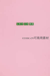绿色字母块拼出LET IT BE字样