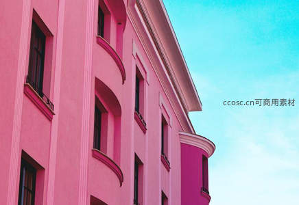 梦幻粉色建筑外墙仰拍