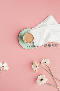 绿碟咖啡配雏菊的温柔时光