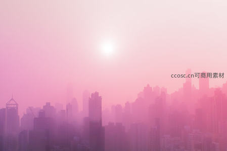 粉色薄雾笼罩的城市天际线