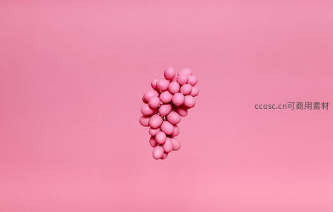 一串粉色葡萄悬浮于同色系背景中