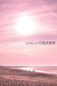 粉霞漫天的海滩日落，游人漫步如画中