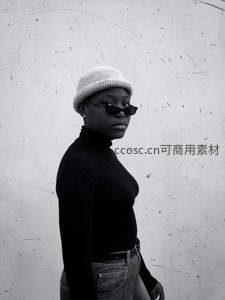黑白时尚街拍，冷峻眼神与针织帽