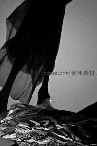 光影中的舞者剪影