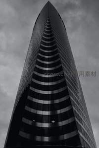 仰拍摩天大楼玻璃幕墙结构