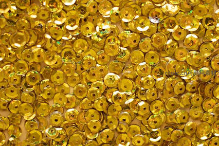 金黄色亮片密集铺陈闪耀夺目