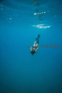 水下自由潜泳者