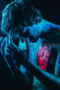 荧光人体艺术心脏特写