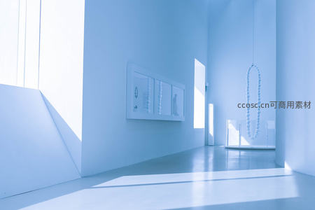 极简主义白色展厅光影空间