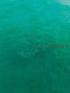 碧波荡漾海面航拍，宁静无垠蔚蓝