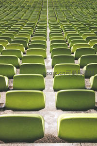 整齐排列的绿色体育场座椅
