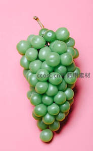 青提葡萄粉背景静物