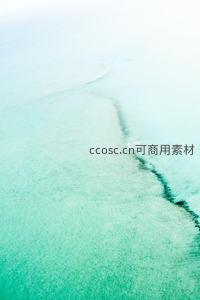 碧海白沙蜿蜒岸线，纯净如画