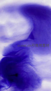 蓝紫墨染晕开，如云似雾的流动