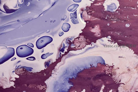 蓝紫碰撞，液态艺术的奇幻世界