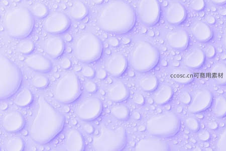 淡紫色水珠凝结在光滑表面