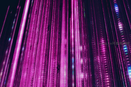 垂直流动的粉紫色光束如数字瀑布倾泻而下
