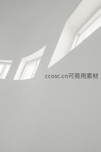 极简主义白色建筑窗景