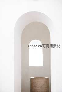 极简拱门与石柱空间