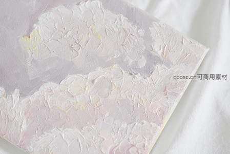 柔和粉紫与白色厚涂油画特写