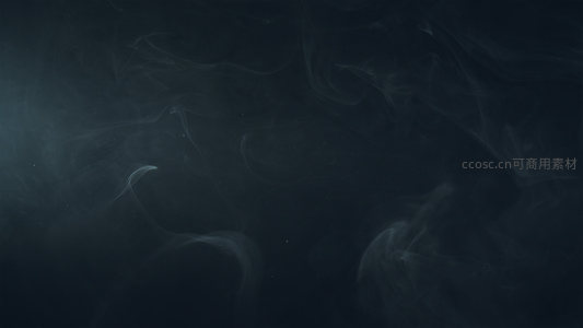暗夜微光下弥漫的朦胧烟雾图景