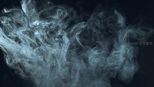 青白烟气弥漫充满动态美感