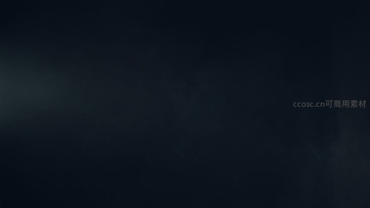 深邃夜空中的幽蓝烟雾缭绕