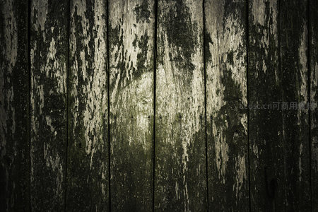 斑驳木板墙的岁月痕迹