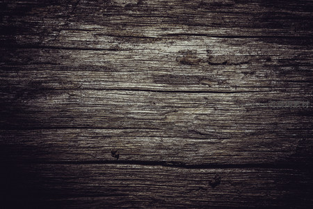 深色木质表面纹理，富有年代感与质感
