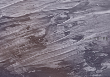 泥泞地面的流动痕迹特写