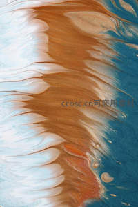 金棕与蔚蓝流体舞动，如海浪卷沙般灵动