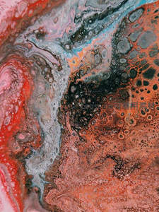 红橙黑交织的流体艺术抽象画