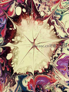 多色流体颜料构成的对称星芒图案