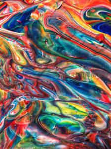 彩虹漩涡中的奇幻世界