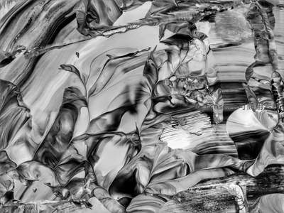 黑白流动水墨抽象画