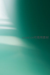 青绿光影交错的抽象空间