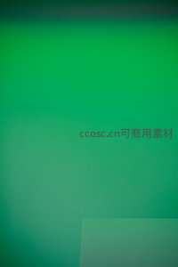 纯绿光影中的抽象空间切片