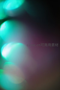 青绿色光斑层叠，静谧优雅的视觉享受