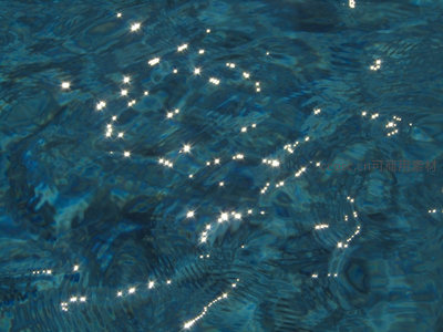 波光粼粼水面闪烁如星河