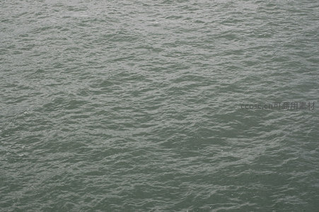 平静湖面微风拂过的细腻涟漪