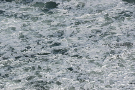 浪花四溅的海面动态瞬间