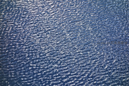 深蓝海面微波荡漾的细腻纹理