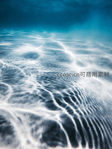 水下沙丘光影流动，神秘海底世界